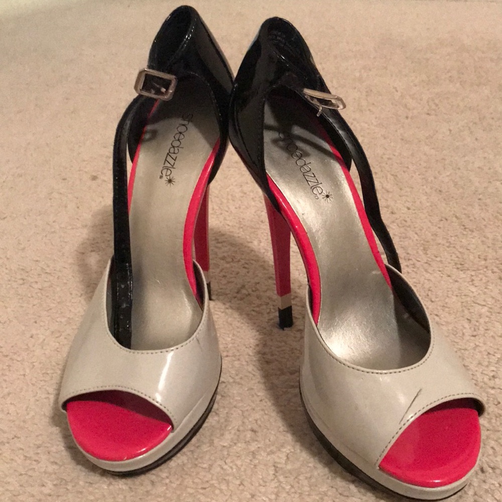 Patent leather peep-toe pumps